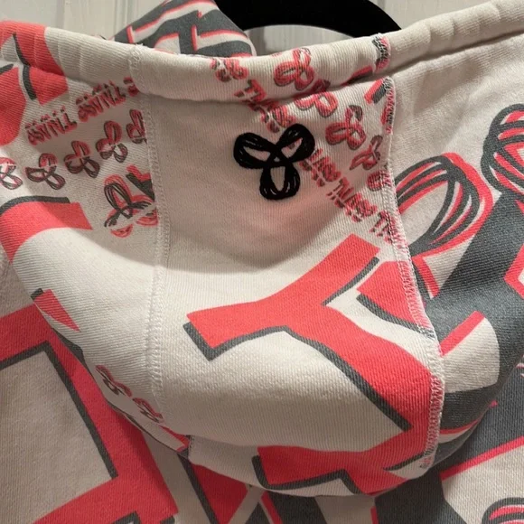 ❤️SOLD❤️TNA White with Pink and Grey TNA printed all over Hoodie - Picture 5 of 8